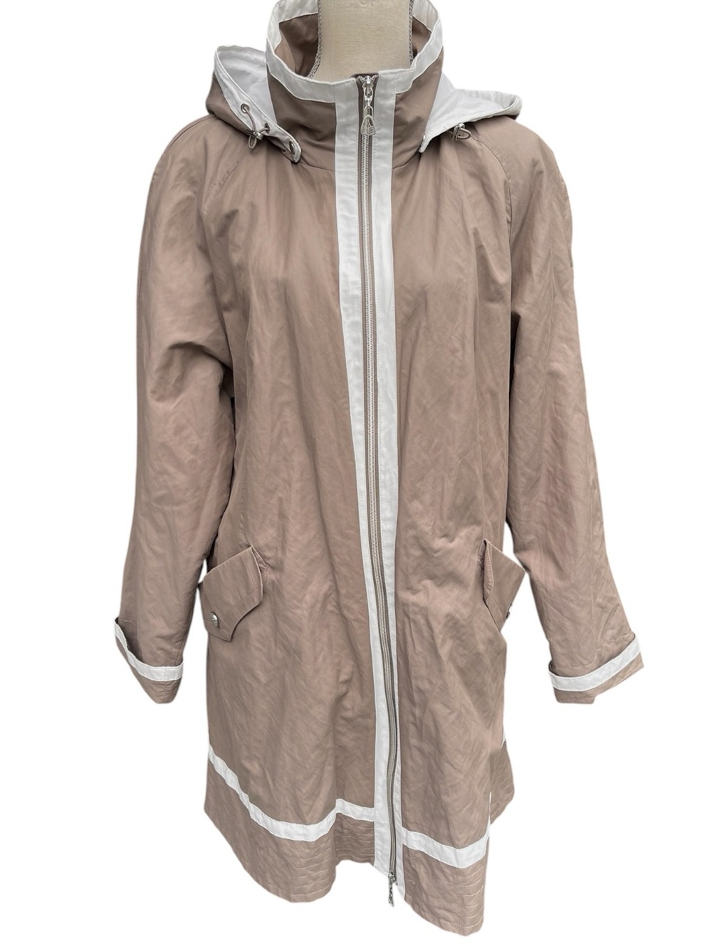 Junge (Danish) Taupe/White Trim Oversized Lightweight Removable Hood Rain (XL)